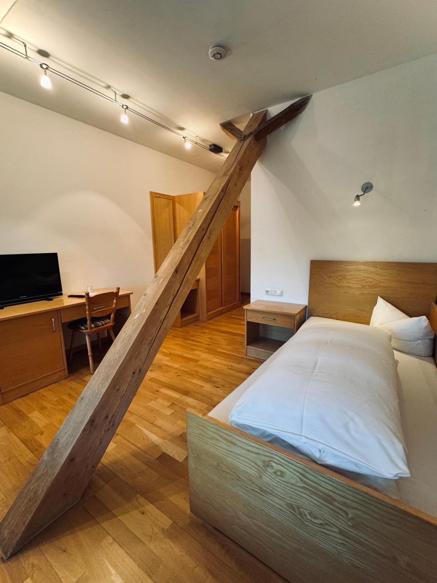 Landgasthof Zwickl Hotel *